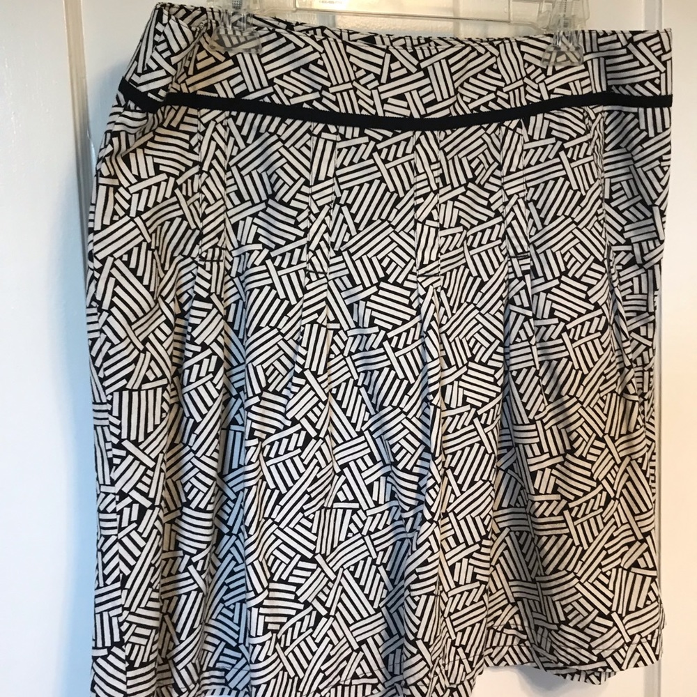 Loft black and cream patterned skirt size 12
